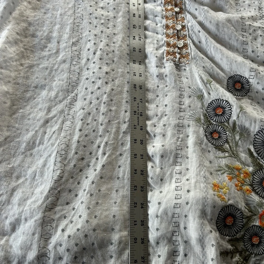 Johnny was white linen oversized blouse floral embroidered v neck line Sz xl - Picture 9 of 10